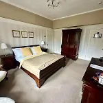 Solberge Hall 호텔 *